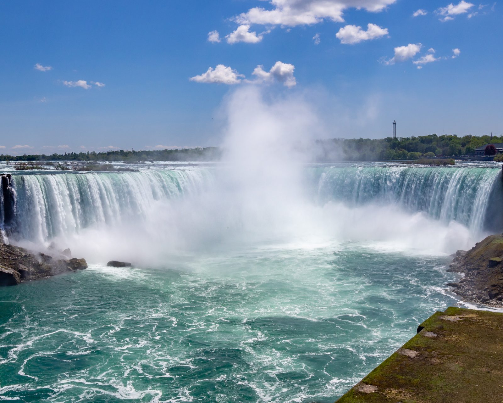 A ship goes into Niagara Falls veil.